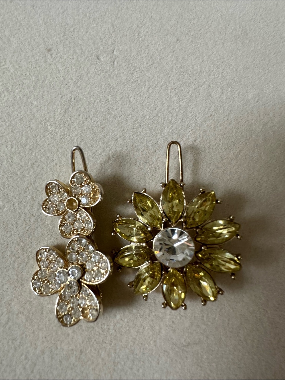 Gold-Tone Flower Crystal hair clips with Yellow Petal Accents. 8 clips